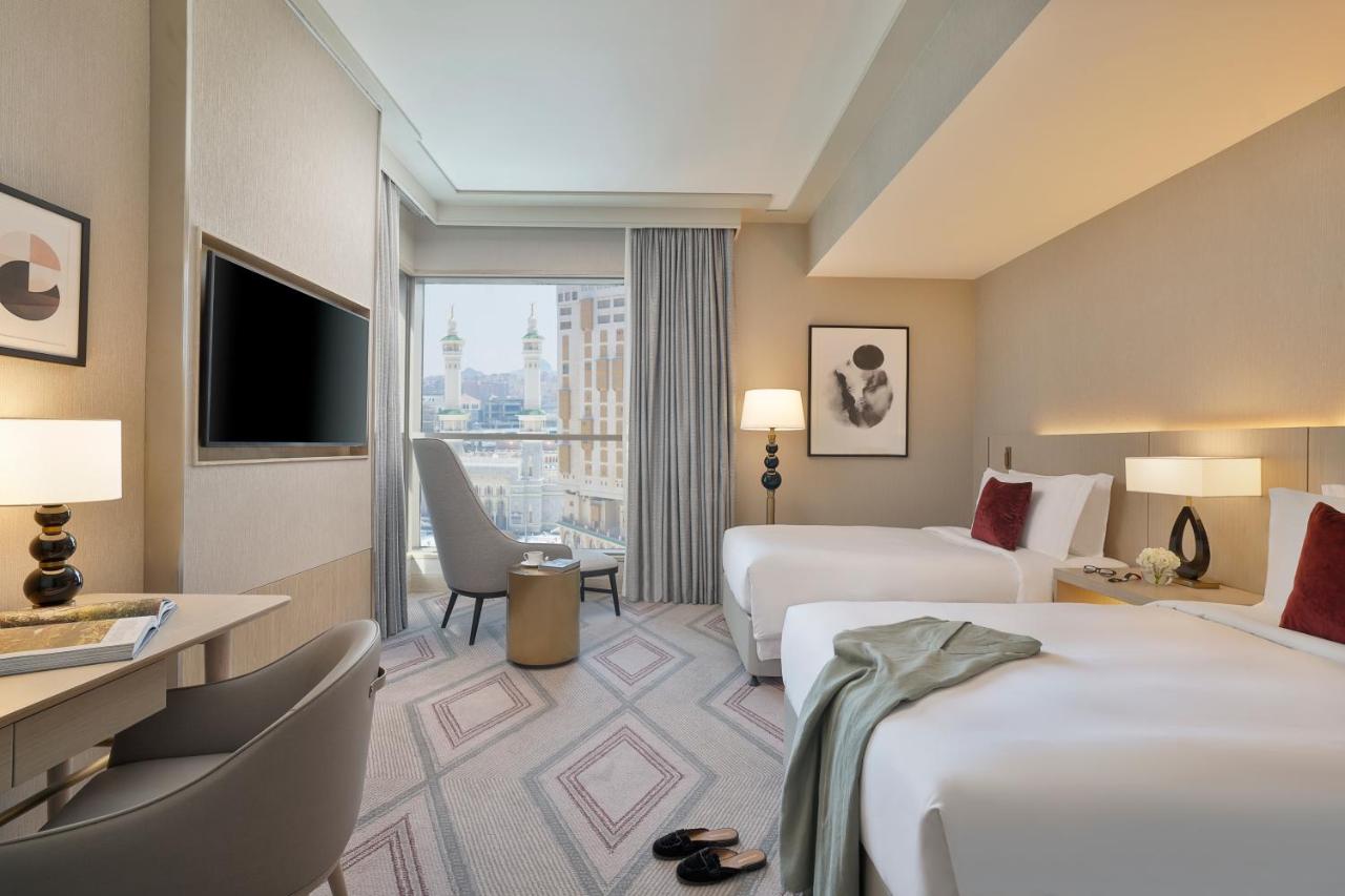 Tawaf Jumeirah · 10