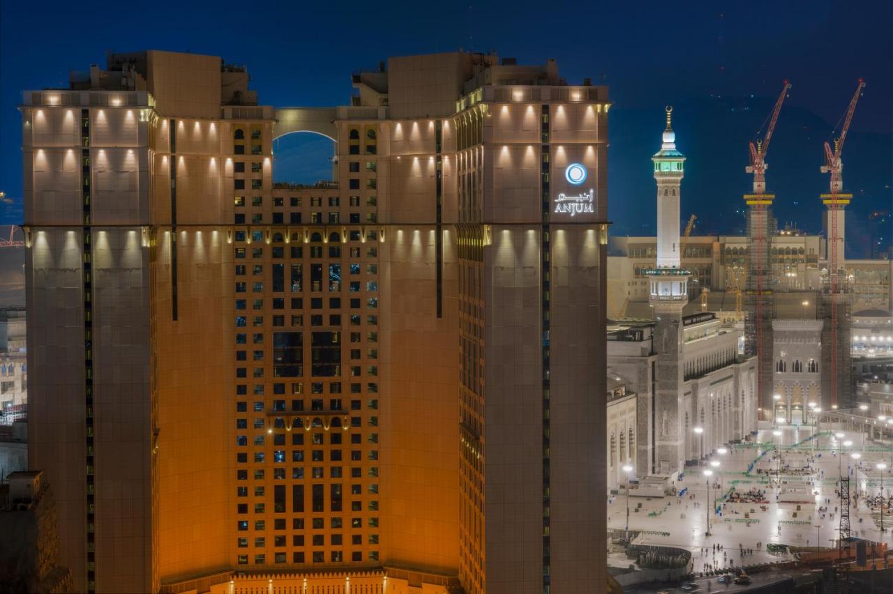 Tawaf Anjum · 9